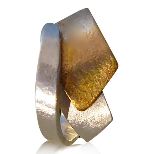 Zilveren ring met brons accent - De band is aan de onderzijde smal, daarom draagt deze ring comfortabel